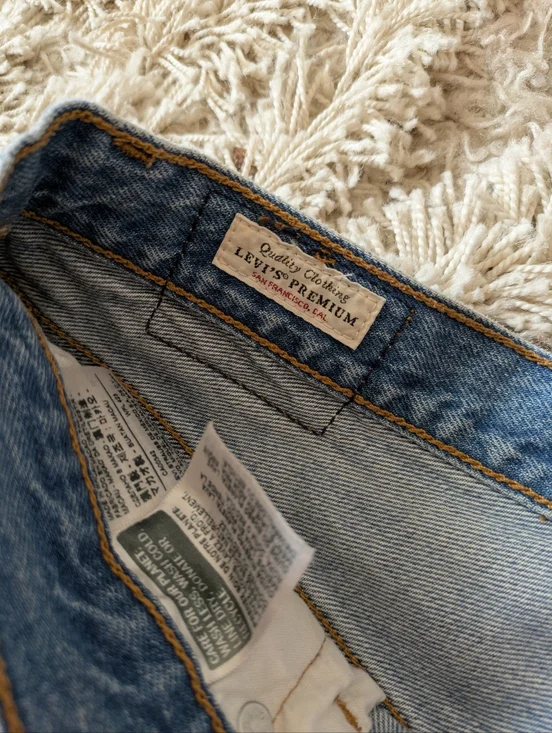 Levi High-Rise Denim Shorts Raw Hem - Light Blue Size 30 - Picture 5 of 5